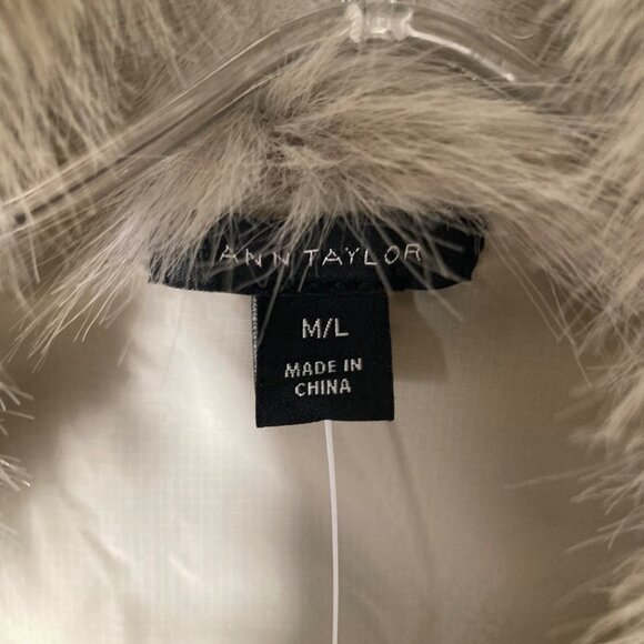 Womens Ann Taylor Faux Fur Vest Lined M/L Tan NWT Polyester Nylon - Picture 6 of 9